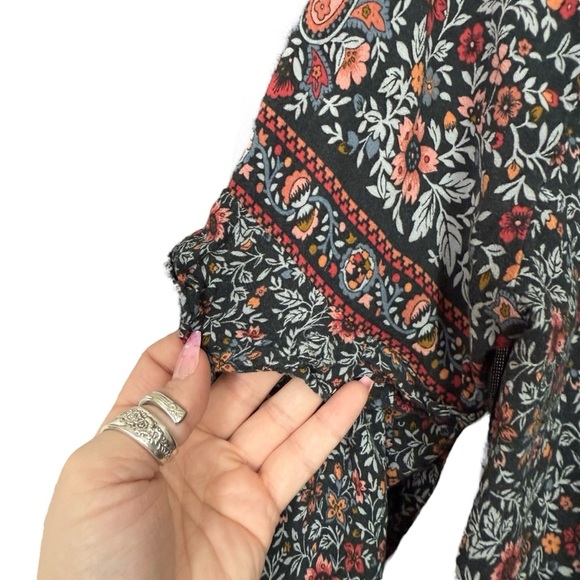 American Eagle Floral Ruffled Blouse - Picture 4 of 7